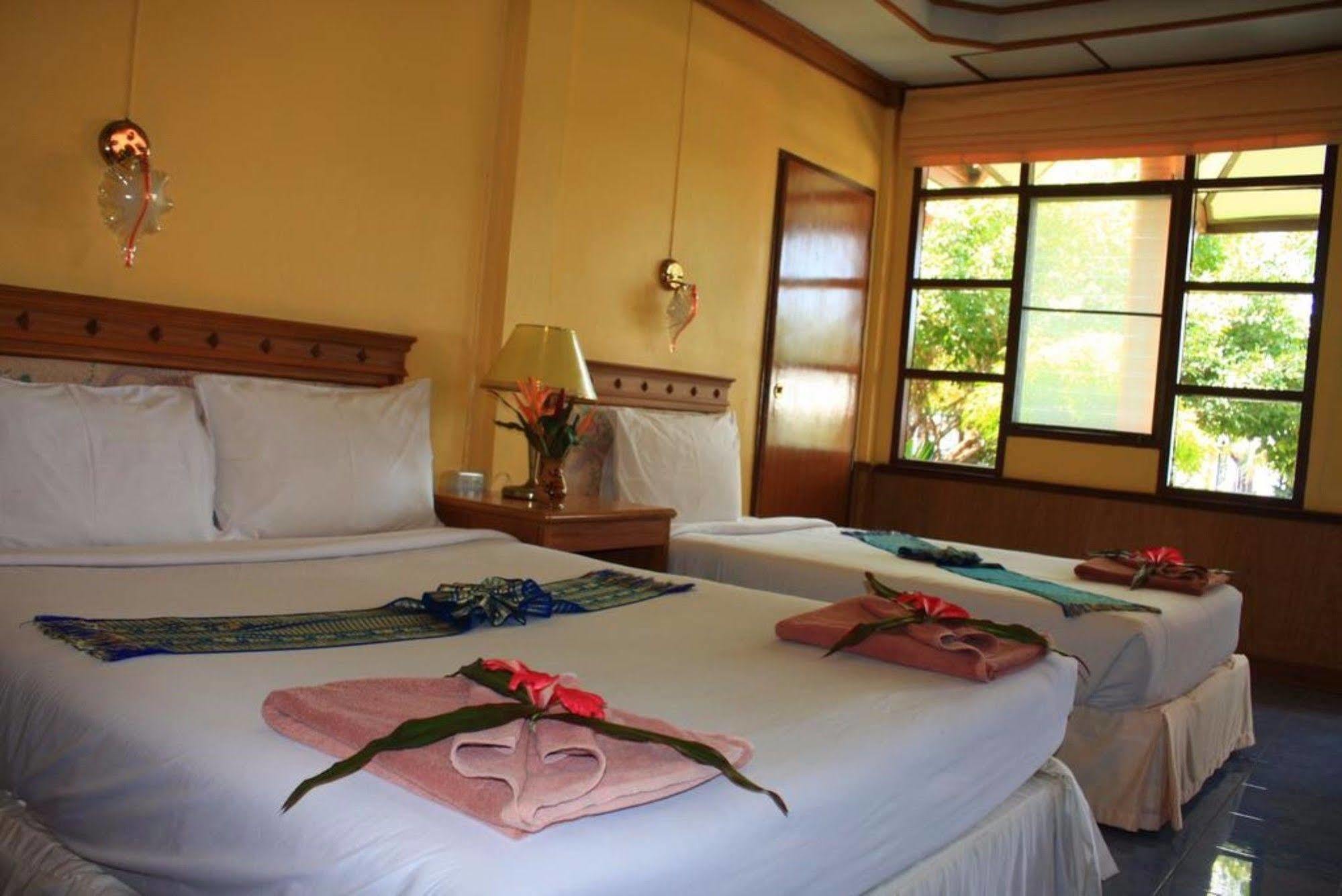 Dream Team Beach Resort Ко-Ланта Экстерьер фото