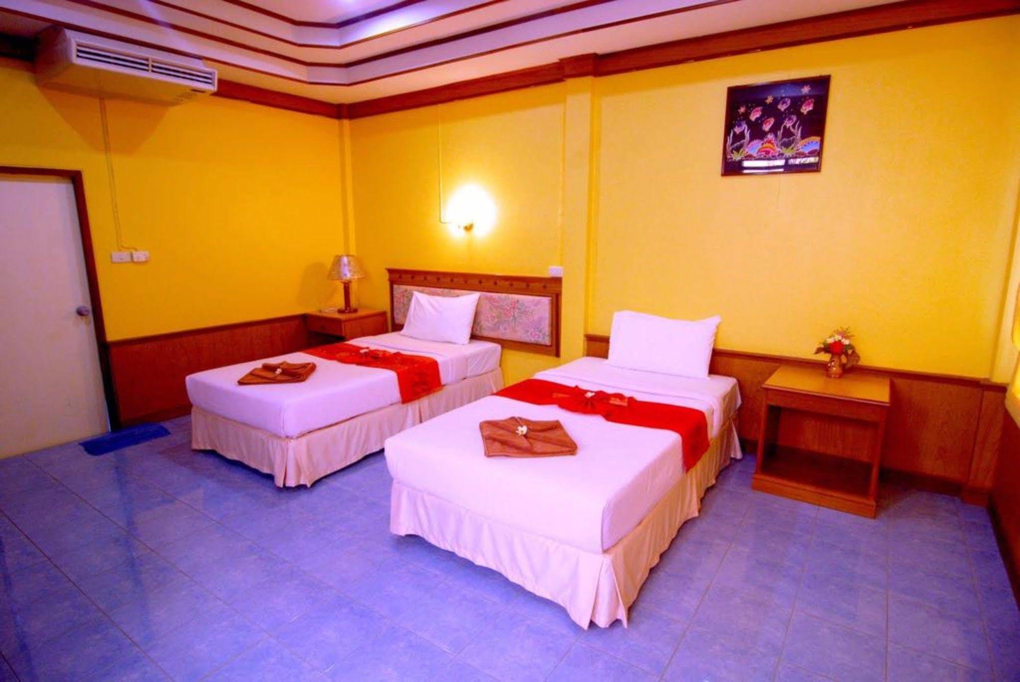 Dream Team Beach Resort Ко-Ланта Экстерьер фото